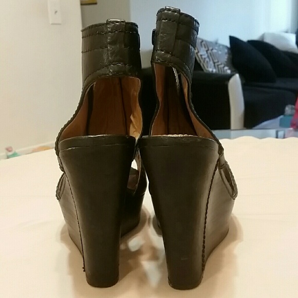 Platform. - Picture 3 of 4